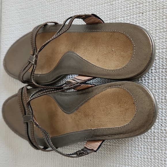 Naot leather straps sandals - Picture 10 of 11